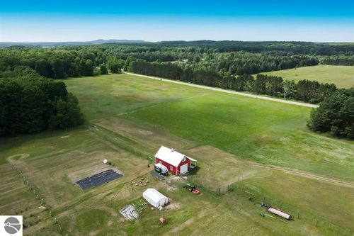 7946 Valley Rd, Honor, MI, 49640-8705 | Card Image