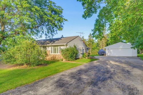 W160N9756 Colonial Dr, Germantown, WI, 53022-5004 | Card Image
