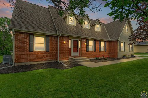 7628 Sw 37th St, Topeka, KS, 66614 | Card Image
