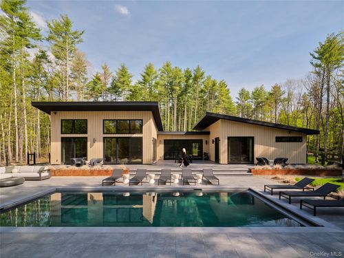 2 Stonecreek Rd, Woodstock, NY, 12498 | Card Image