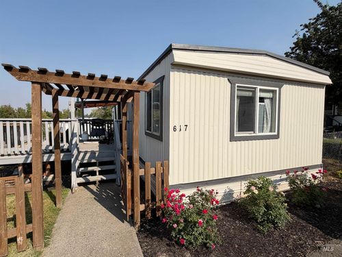 617-411 N Almon St, Moscow, ID, 83843-9727 | Card Image