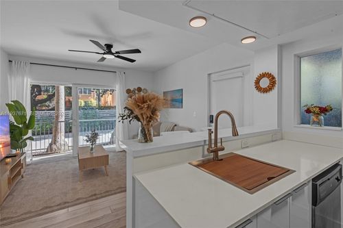 11-740 Meridian Ave, Miami Beach, FL, 33139-8651 | Card Image