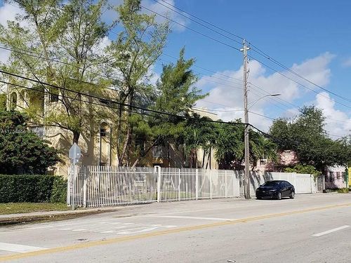 b-7620 Nw 2nd Ave, Miami, FL, 33150-3576 | Card Image