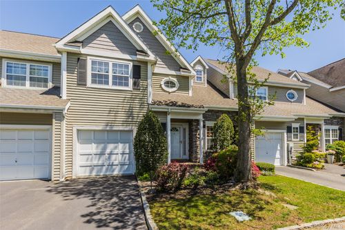 15 Scarborough Dr, Smithtown, NY, 11787-5912 | Card Image
