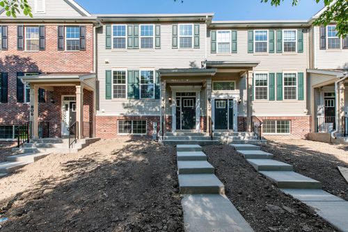 804 Neubauer Cir, Lindenhurst, IL, 60046-8654 | Card Image