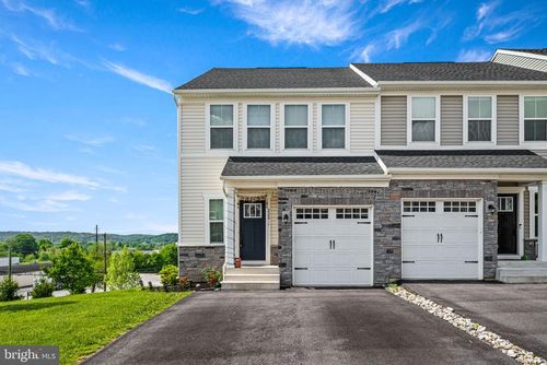 220 Chase Dr, DOWNINGTOWN, PA, 19335-4032 | Card Image