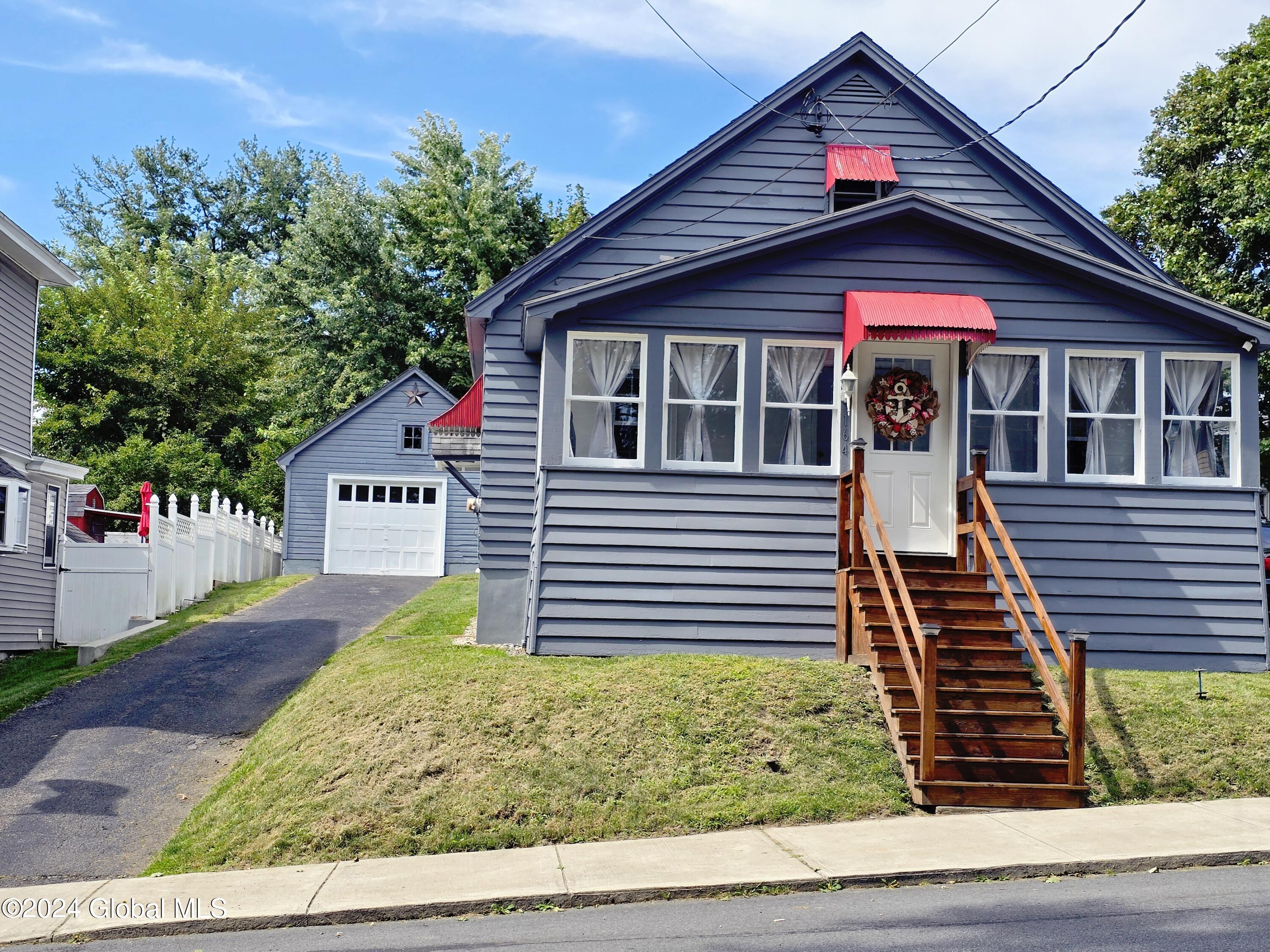 Brookside Ave, Amsterdam, NY 12010