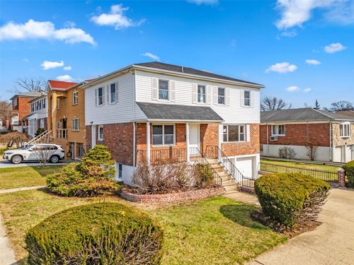 56 Oceania St, Oakland Gardens, NY, 11364-1736 | Card Image