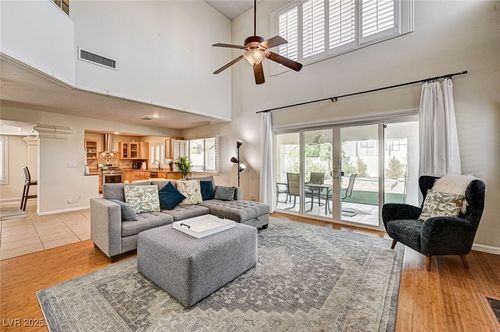 33 Reyburn Dr, Henderson, NV, 89074-2761 | Card Image