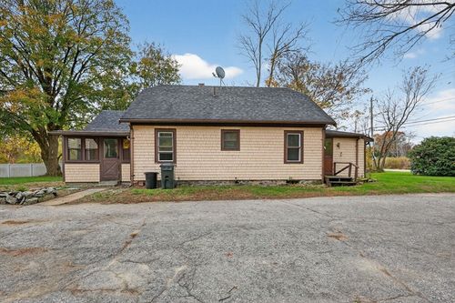 383 Vinnicum Rd, Swansea, MA, 02777-3431 | Card Image