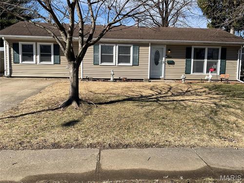 4 Watertown Cir, Granite City, IL, 62040-6168 | Card Image