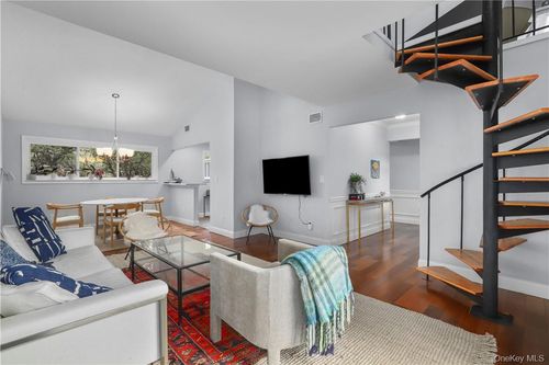 eb3-208 Harris Rd, Bedford Hills, NY, 10507-2125 | Card Image