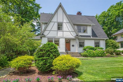18 Braemore Rd, Montclair, NJ, 07043-1423 | Card Image