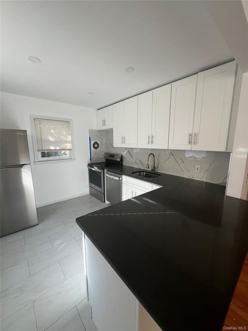 47 Washington Ave N, White Plains, NY, 10603-2204 | Card Image