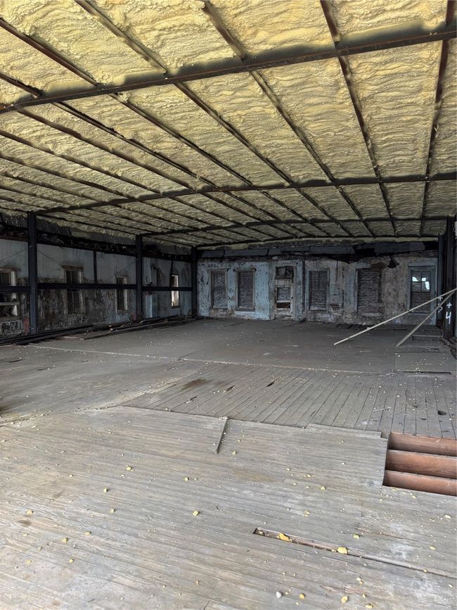 221 S Main St, Home with 0 bedrooms, 0 bathrooms and null parking in McGregor TX | Image 4