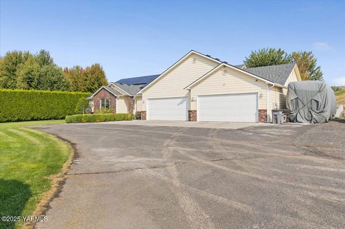10507 Orchard Ave, Yakima, WA, 98908-8011 | Card Image