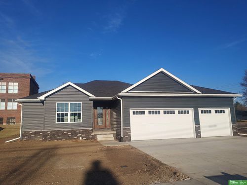 1823 N East Ave, York, NE, 68467-1523 | Card Image