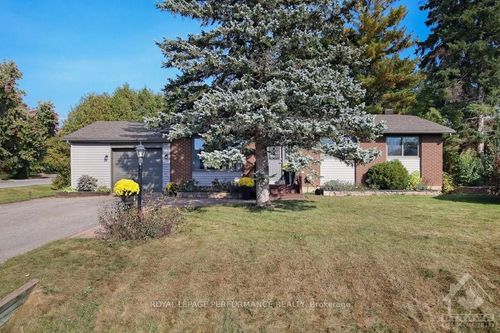 11 Middlewood Crt, Munster, ON, K0A3P0 | Card Image