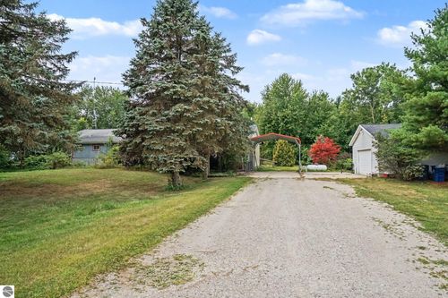 4160 S Geneva Road, St Louis, MI, 48880 | Card Image