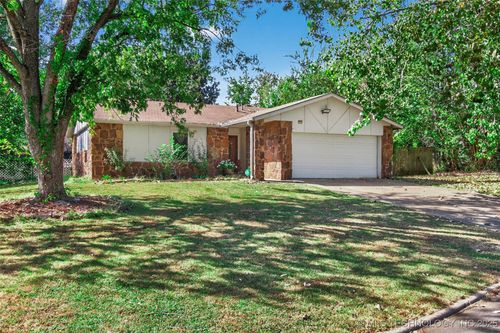 4004 Cedar Ave, Broken Arrow, OK, 74011-2405 | Card Image