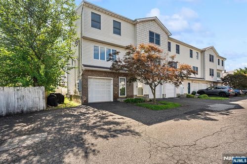 274 Garibaldi Ave, Lodi, NJ, 07644-3746 | Card Image