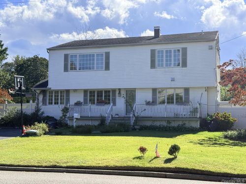 4 Longbow Ln, S Setauket, NY, 11720-1316 | Card Image
