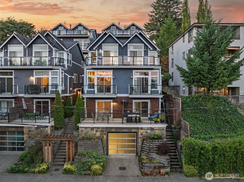 215 26th Ave E, Seattle, WA, 98112 | Card Image