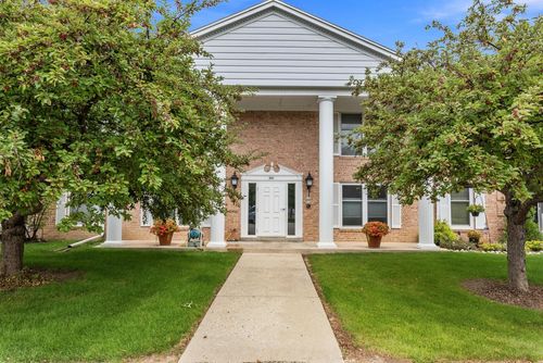104-940 W Heritage Court, Mequon, WI, 53092 | Card Image