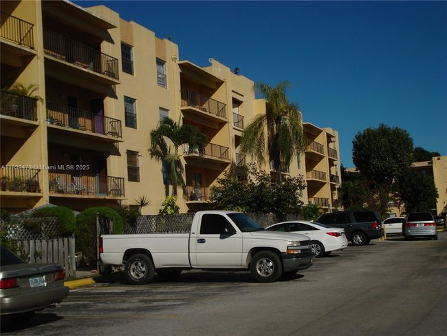 APT-206 - 5755 W 20 Th Ave, Condo with 2 bedrooms, 2 bathrooms and null parking in Hialeah FL | Image 21
