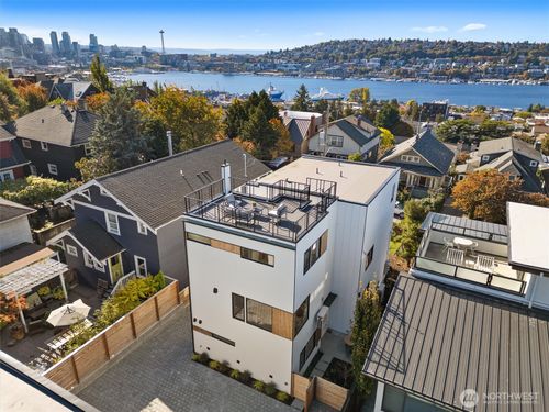 b-2214 Broadway E, Seattle, WA, 98102-4136 | Card Image