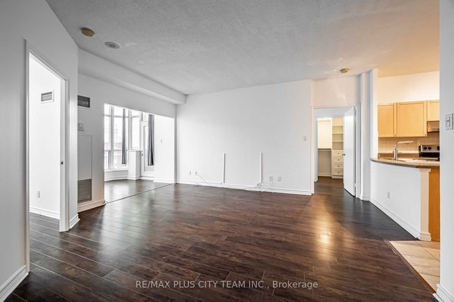 7 - 600 Queens Quay W, Condo with 3 bedrooms, 2 bathrooms and 1 parking in Toronto ON | Image 8