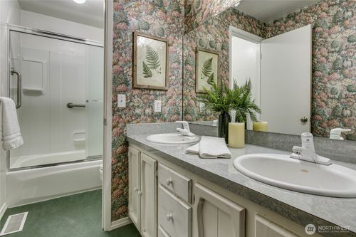 2044 Niagara Dr, Bellingham, WA, 98229-5914 | Card Image