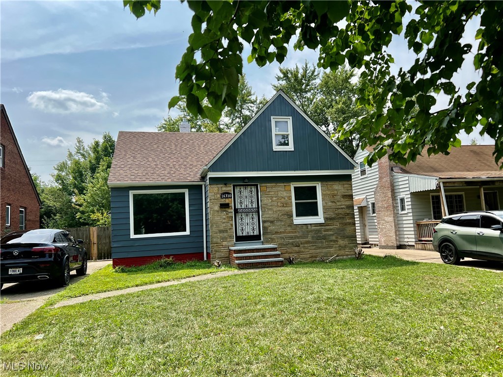Judson Dr, Cleveland, OH 44128