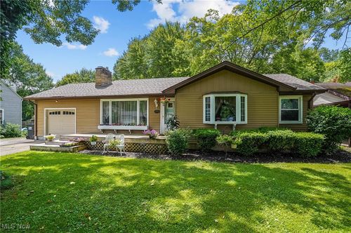 2970 Meadow Ln, Youngstown, OH, 44511-2056 | Card Image