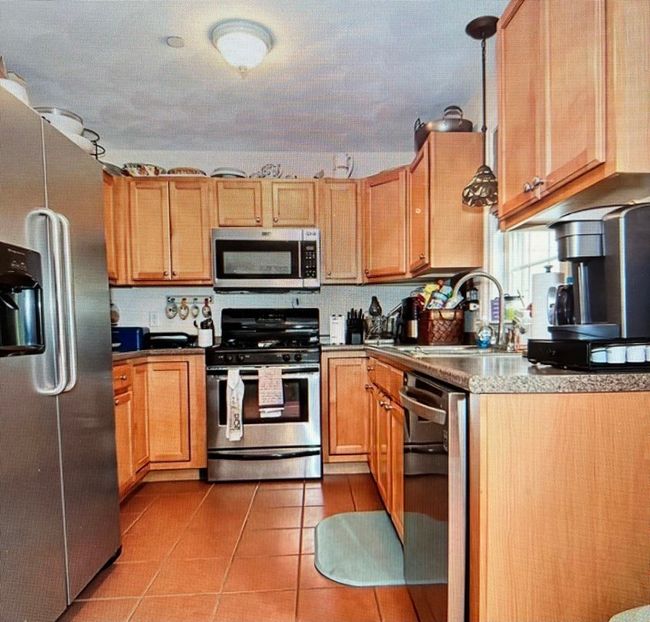 APT-13 - 5239 N Main St, Townhouse with 2 bedrooms, 2 bathrooms and 2 parking in Fall River MA | Image 4