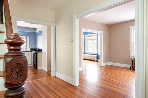 5 Cummings Rd, Newport, RI, 02840-1710 | Card Image