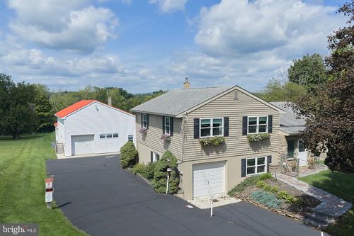 7078 Easton Rd, PIPERSVILLE, PA, 18947-9755 | Card Image