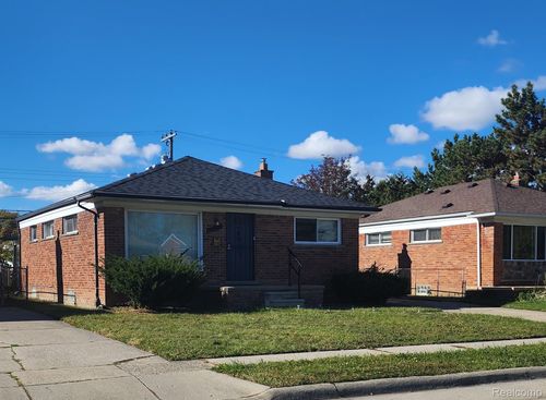 24643 Rosalind Ave, Eastpointe, MI, 48021-4202 | Card Image