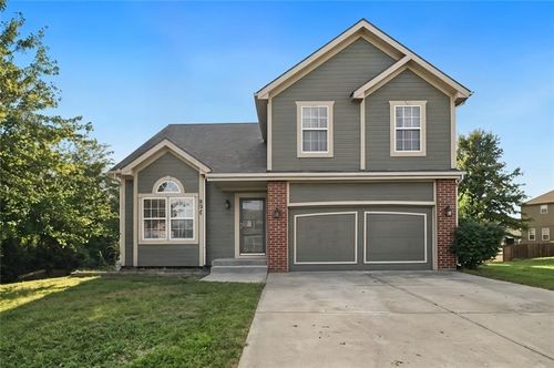802 N Cypress Cir, Kearney, MO, 64060-7921 | Card Image