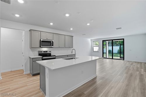 27883 Radiant Ct, BONITA SPRINGS, FL, 34135-3568 | Card Image