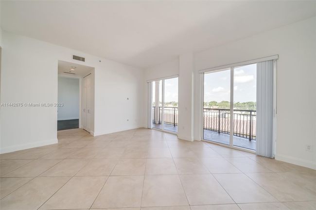APT-305 - 2633 Ne 14 Th Ave, Condo with 2 bedrooms, 2 bathrooms and null parking in Wilton Manors FL | Image 35