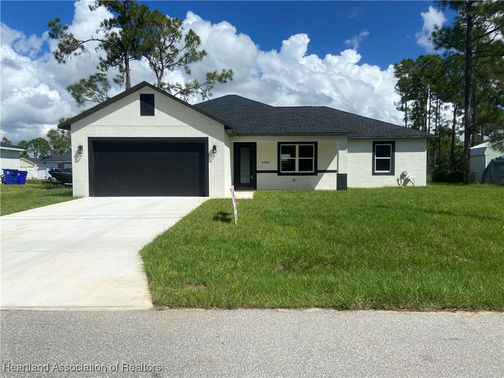 Singer St, Sebring, FL 33872