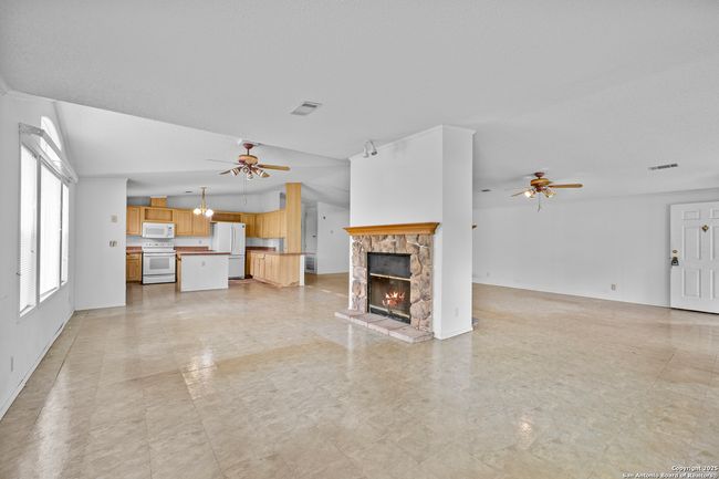 1189 Vivroux Ranch Rd, Home with 4 bedrooms, 3 bathrooms and null parking in Seguin TX | Image 5