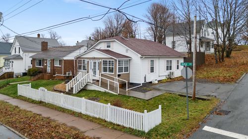 140 Maple Ave, New Glasgow, NS, B2H2B6 | Card Image