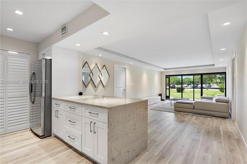 106-230 Lakeview Dr, Weston, FL, 33326-1056 | Card Image