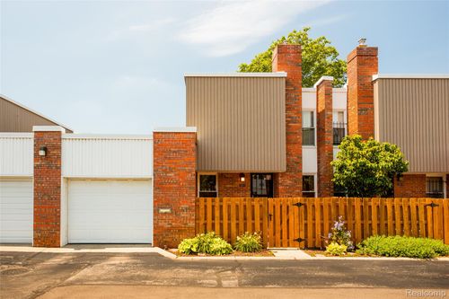 1911 Hyde Park Rd, Detroit, MI, 48207-3819 | Card Image