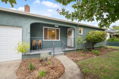 2056 Canal Dr, Redding, CA, 96001-1203 | Card Image