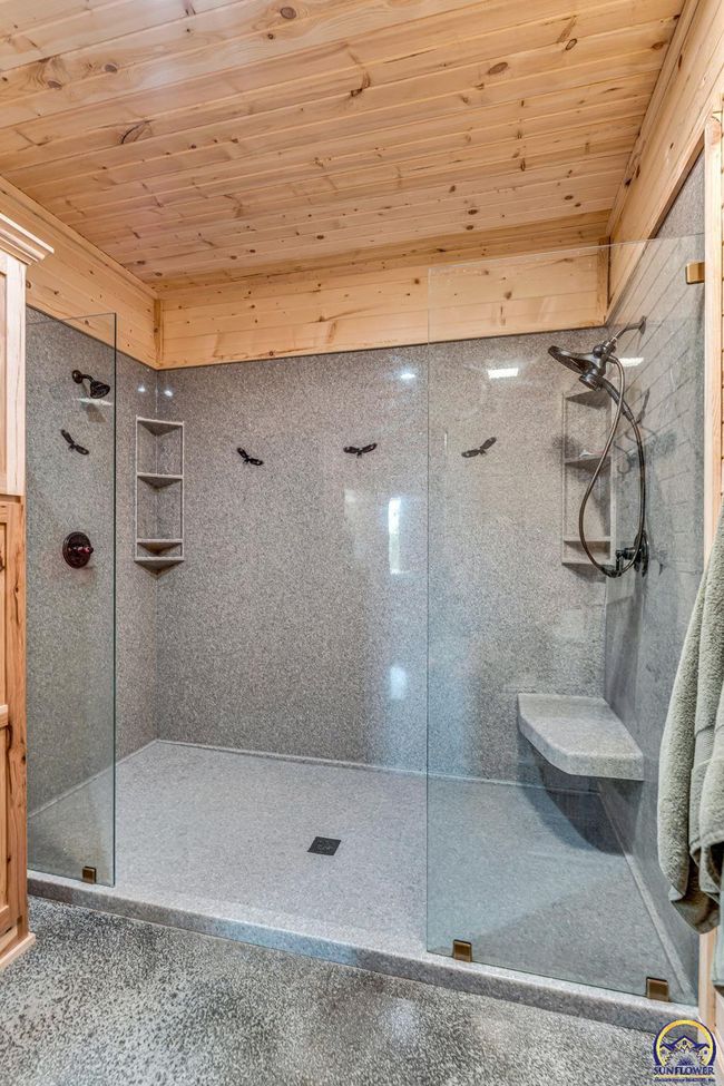 14426 110 Th St, House other with 5 bedrooms, 3 bathrooms and null parking in Oskaloosa KS | Image 21