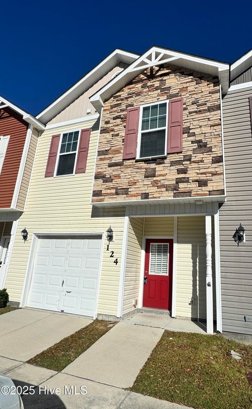 124 Waterstone Ln, Jacksonville, NC, 28546-8804 | Card Image