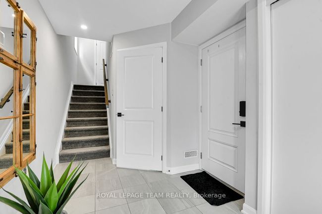 908 Lixnaw Crt, House attached with 2 bedrooms, 2 bathrooms and 2 parking in Nepean ON | Image 8